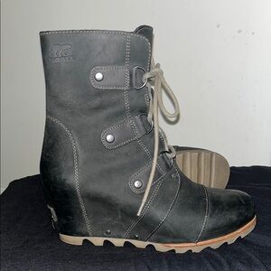 Sorel Joan of Arctic Genuine Leather Black Lace Up Boots Size 9.5‎